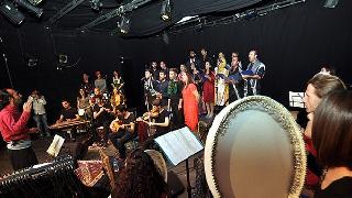 Van'da 20 dilde konser verildi