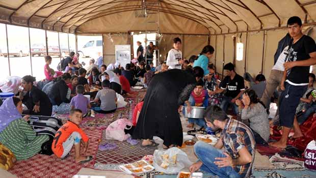 Ezidi kamplarında mama yok, süt yok! 6 kişilik ailenin haftalık yiyeceği 3 bardak bulgur