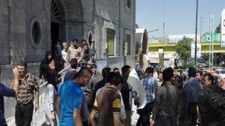 Sine’de halk sinek ve karıncalara karşı yürüdü