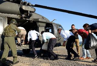 Oy pusulaları askeri helikopterle taşındı