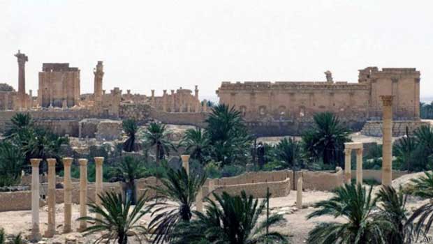 IŞİD Palmyra'da 'iki İslami anıt mezarı havaya uçurdu'
