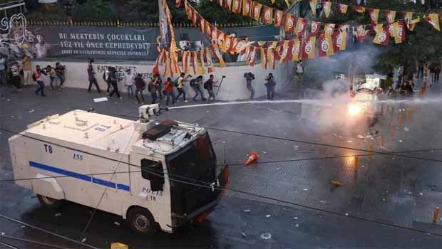 Suruç katliamı çeşitli illerde protesto ediliyor
