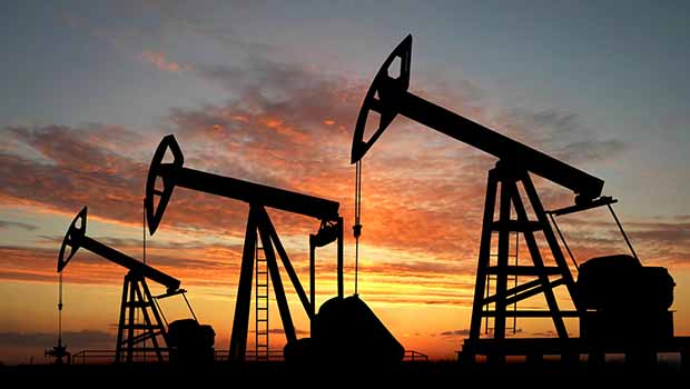 Rojava Kürtleri ilk kez kendileri için petrol arıtıyorlar