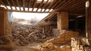 IŞİD Buldozerle Manastır Yıktı