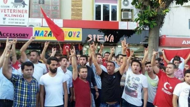 Alanya'da HDP binası ve Kürt esnafa ırkçı saldırı