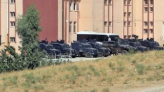 Polis araçlarına saldırı: 4 polis hayatını kaybetti