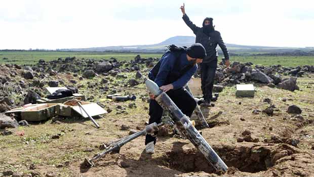 IŞİD Kobane'de Kürt köylerini havanlarla vurdu