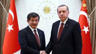 Davutoğlu liste onayı için gece yarısı gizlice saraya çıktı