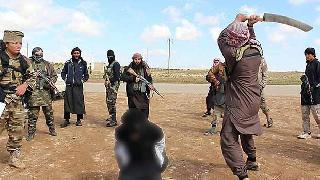 IŞİD Deyrezzor'da bir genç kızın kafasını kesti