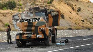 Hakkari'de askeri araca bombalı saldırı: 2 asker yaşamını yitirdi