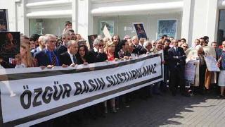 Gazeteciler, basın özgürlüğü için yürüdü