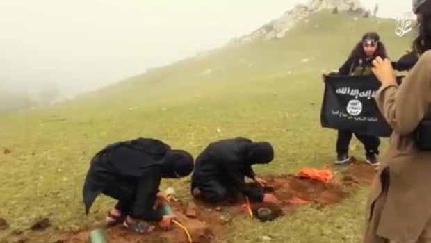 IŞİD'liler kendi mayınlarının üzerinden geçtiler: 2 ölü