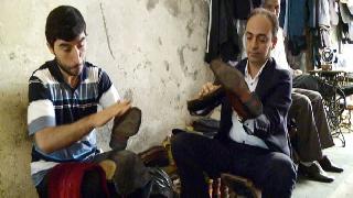 Osman Baydemir esnafla ayakkabı boyadı