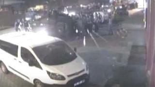 Polisler, Hacı Lokman Birlik'in cenazesinin önünde poz vermişler!