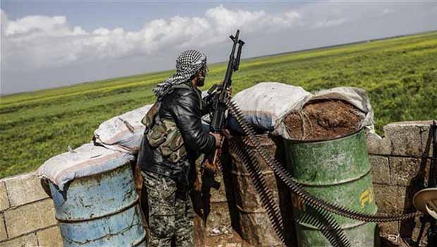 IŞİD Gire Spi'deki kontrol noktalarına bombalı araçlarla saldırdı