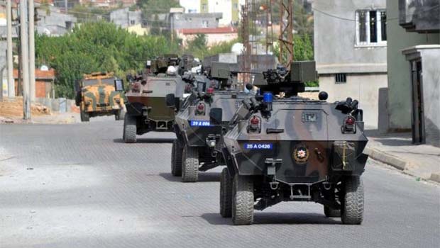 Nusaybin'den Silopi'ye zırhlı araç sevkiyatı
