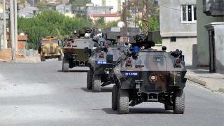 Nusaybin'den Silopi'ye zırhlı araç sevkiyatı