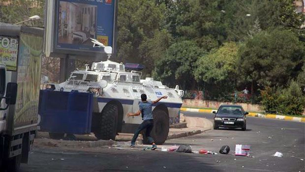 Diyarbakır'daki operasyonlarda 1 polis yaşamını yitirdi