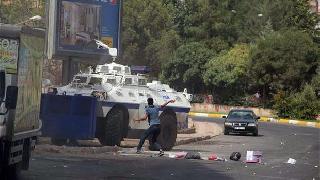 Diyarbakır'daki operasyonlarda 1 polis yaşamını yitirdi