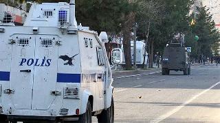 Diyarbakır'da polise saldırı: 1 polis yaşamını yitirdi