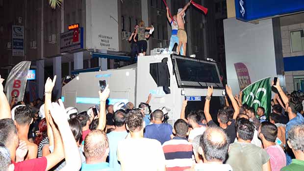 İç Savaş Kılıftır