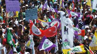 Ahmet Taşgetiren: Kürtler, PKK'nin Marksizm-Leninizm spermi yüklediği 'taşıyıcı anne'lere dönüştürülmek isteniyor!