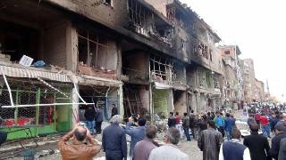 Şemdinli'de patlamadan sonra ortalık adeta savaş alanına döndü.