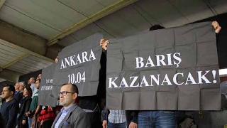 Süper Lig maçında 'Barış' Pankartı açan taraftarlar gözaltına alındı