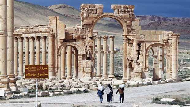 IŞİD insanlarla tarihi birlikte katlediyor