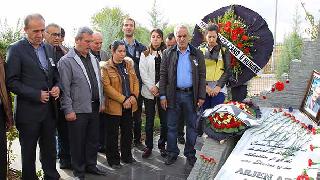 Arjen Ari  Mezarı Başında Anıldı