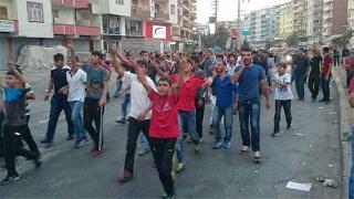 Silvan'da sokağa çıkma yasağı protestosu...