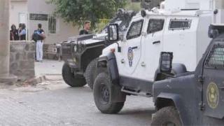 Cizre'de polis 2 kişiyi silahla vurdu 