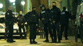 Paris'te çatışma: 1 Canlı bomba kendini patlattı