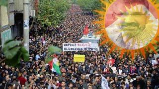 Ölüme Yalnız Yürüyen On Binlerin Dönüşü