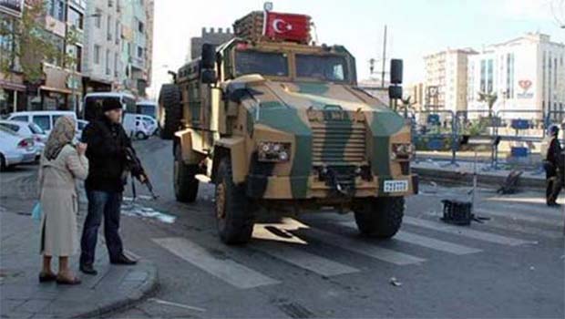 Sur’da yasak sürüyor, ilçede çatışma sesleri yoğunlaştı