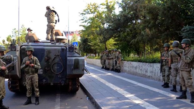 Aydın ve sanatçılardan “müzakerelere dönülsün” çağrısı