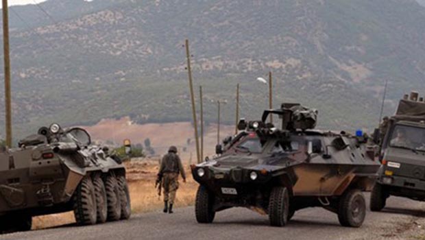 Mardin'de Askeri aracın geçişi sırasında patlama