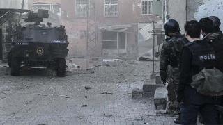 Sur'da çatışmalar devam ediyor, 1 Polis yaşamını yitirdi