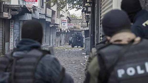 Sur'da 3 polis kanasla vuruldu