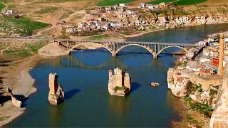 Hasankeyf'te 600 eve 'boşaltın' yazısı