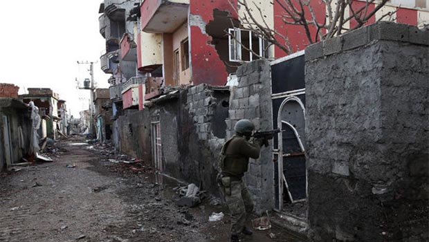Cizre'de sokak ortasında 4 cenaze