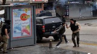 Sur’a yürümek isteyen kitleye Polis saldırdı: Çok sayıda gözaltı var