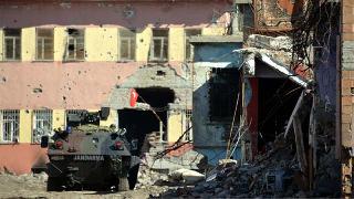 Sur’da biri bebek 9 kişi tutuklandı