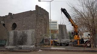 Sur'a 4 metre yüksekliğinde 'Berlin Duvarı'