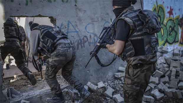 Nusaybin'de enkaz altında kalan 7 asker'den 2'si öldü