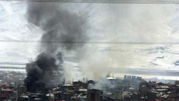 Yüksekova'ya yoğun bombardıman