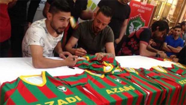 Deniz Naki'den Sur'a destek