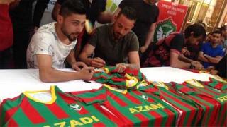 Deniz Naki'den Sur'a destek