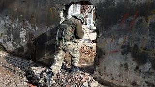 Yüksekova'da askerlerin üzerine bina çöktü