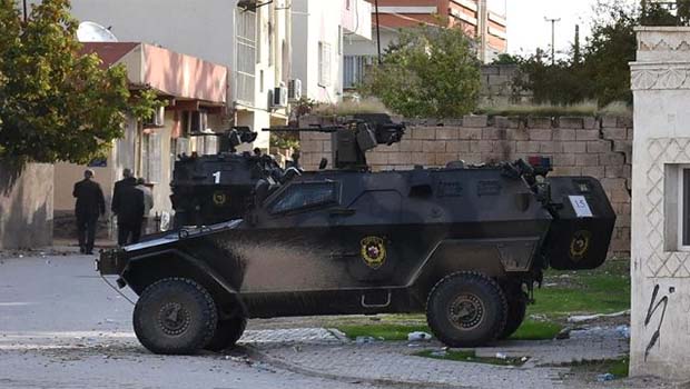 Nusaybin’de zırhlı araca roketatarlı saldırı